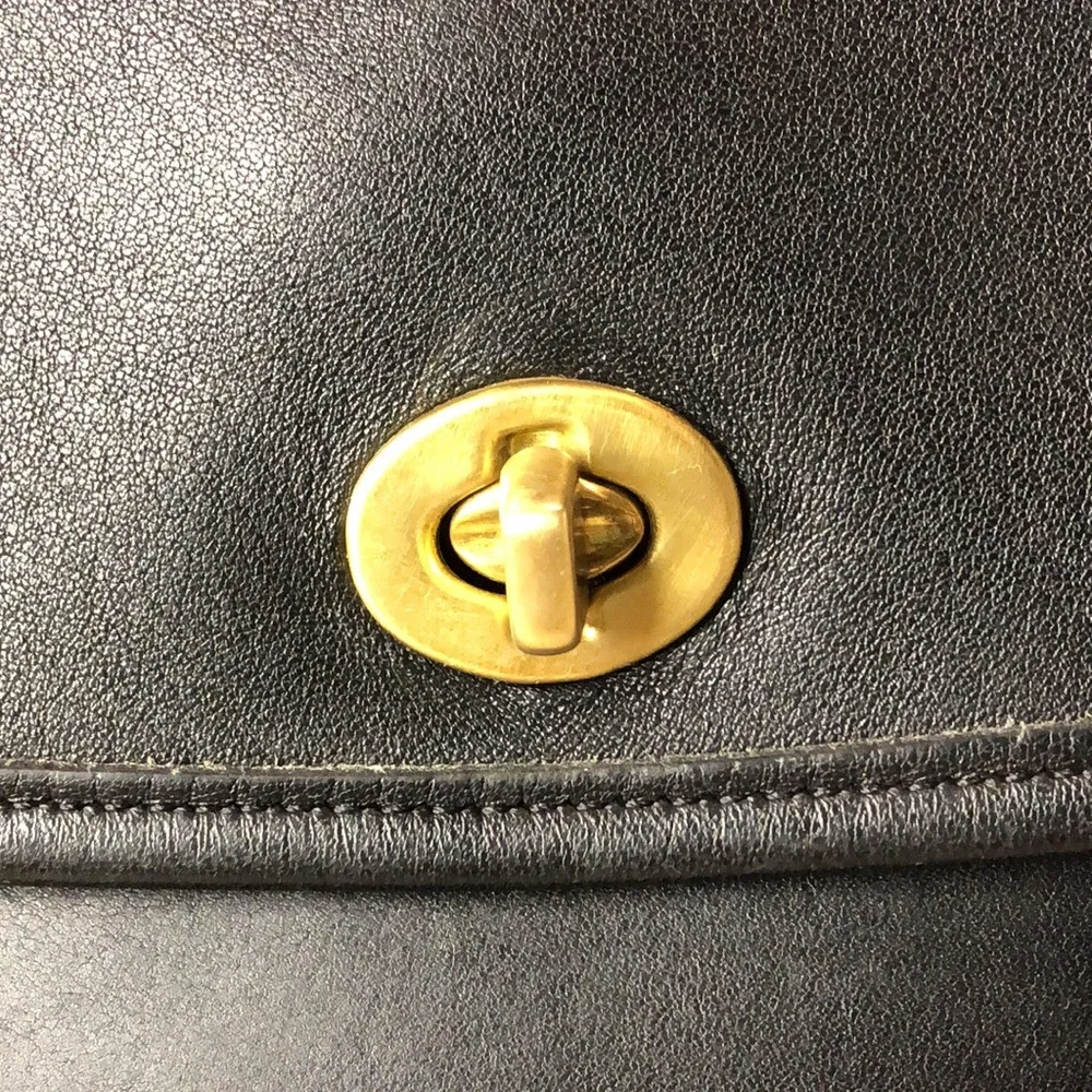 Vintage COACH Black Leather Side Pack Brass Turn Lock Shoulder Bag USA 9979 - Picture 6 of 17
